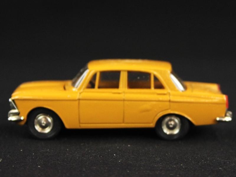 2 vintage Moskvitch 412 (A2) modelwagens in ovp