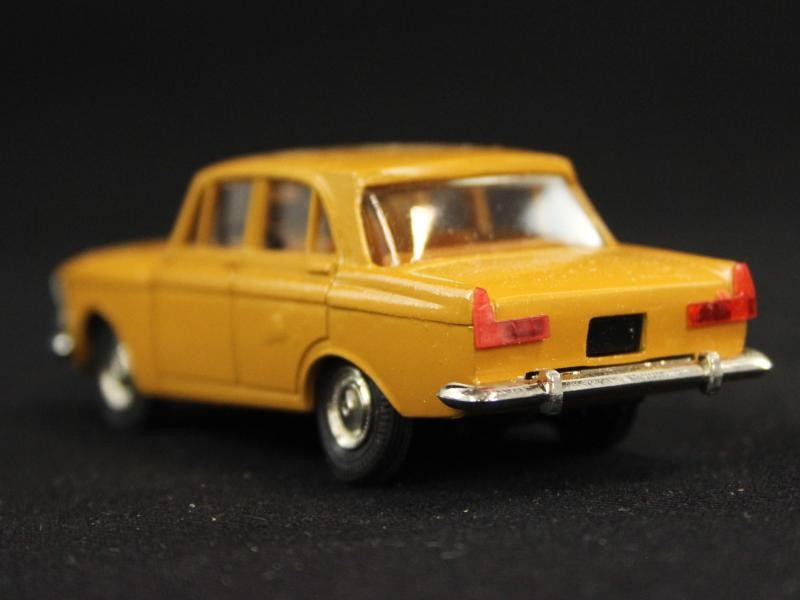 2 vintage Moskvitch 412 (A2) modelwagens in ovp