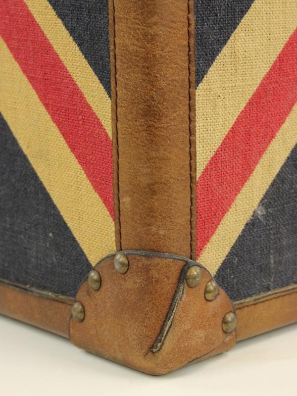 Union Jack, knap beklede, vintage opbergkist met lederen verstevigingen