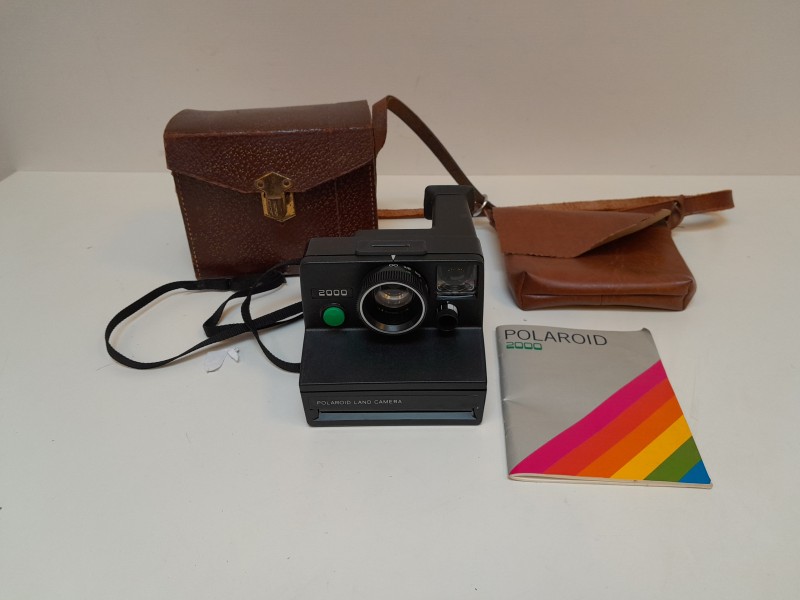 Vintage polaroid landcamera 2000