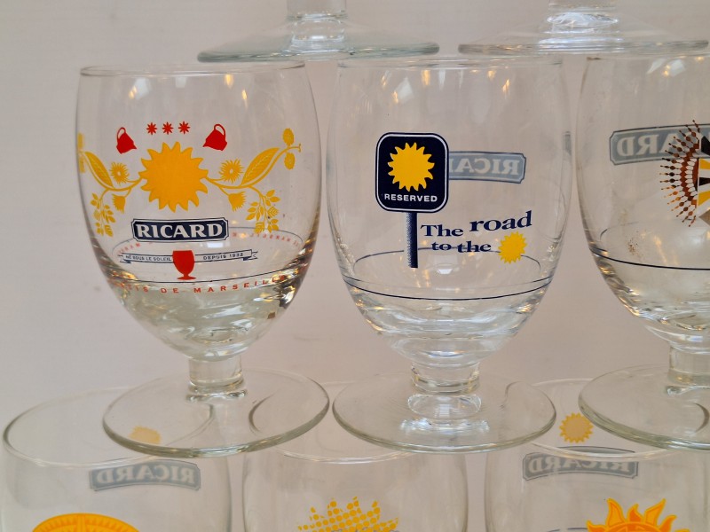 Ricard set met 10 glazen, potje, waterkannetje en ijsblokvorm