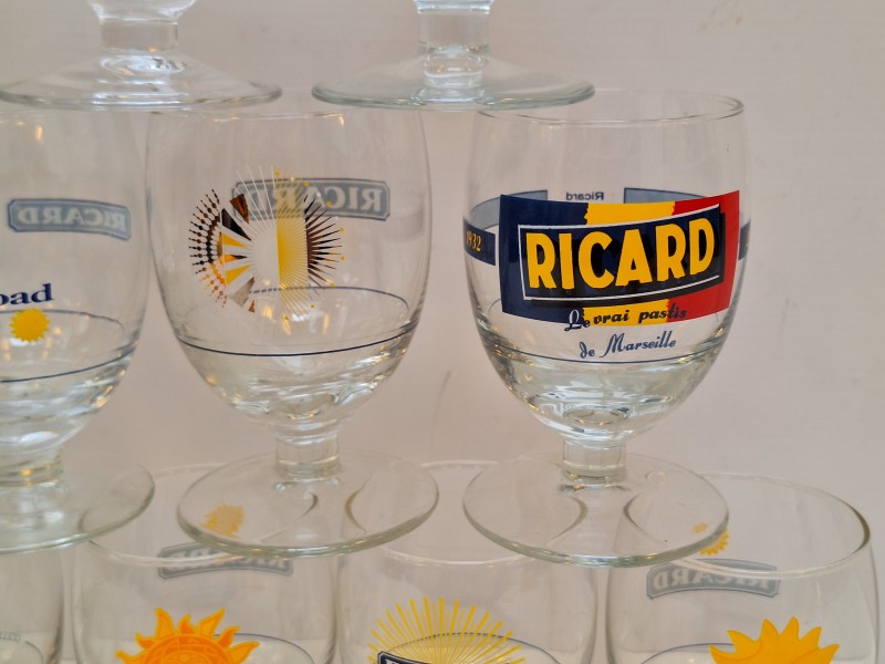 Ricard set met 10 glazen, potje, waterkannetje en ijsblokvorm