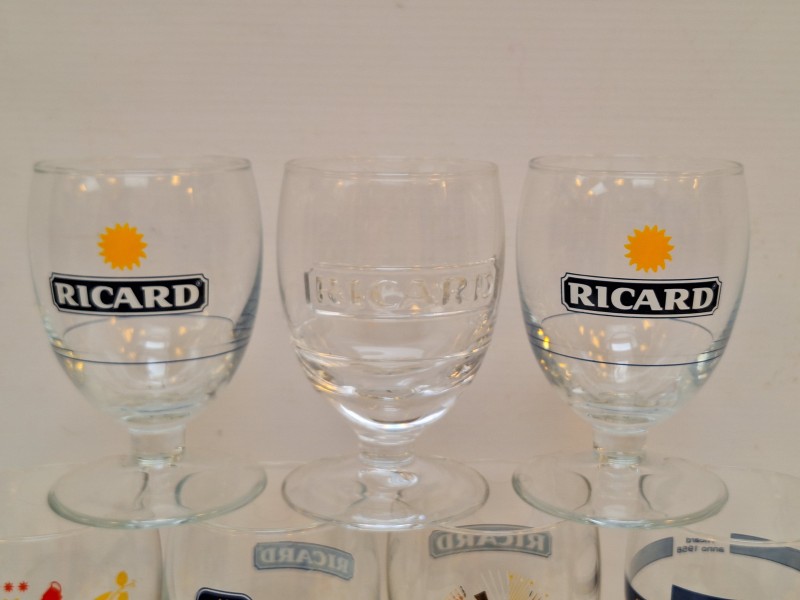 Ricard set met 10 glazen, potje, waterkannetje en ijsblokvorm