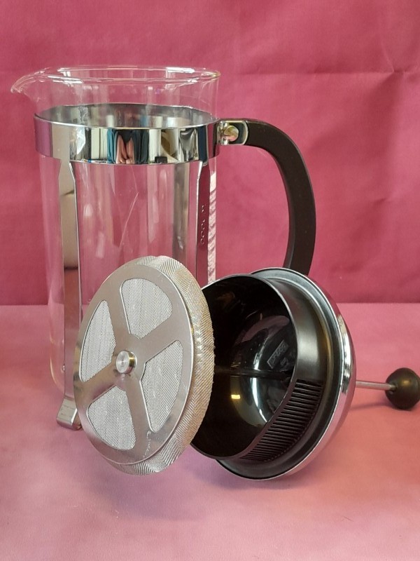 Koffie set bestaande uit vier kopjes Serax en Bodum french press kan