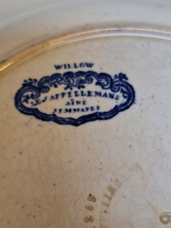 23 delig antiek servies: Warranted Stafford - Stone China N°14 / Willow - JB Cappellemans aîné Jemmapes