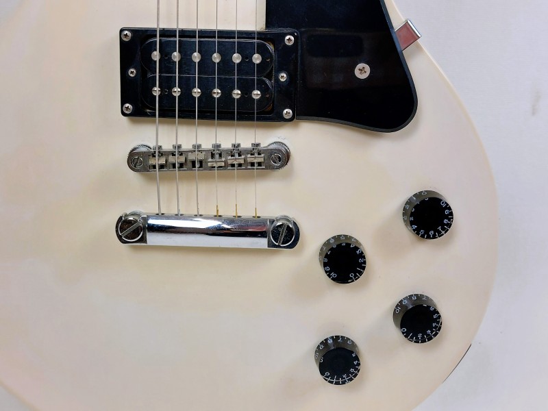 witte gitaar naar Les Paul