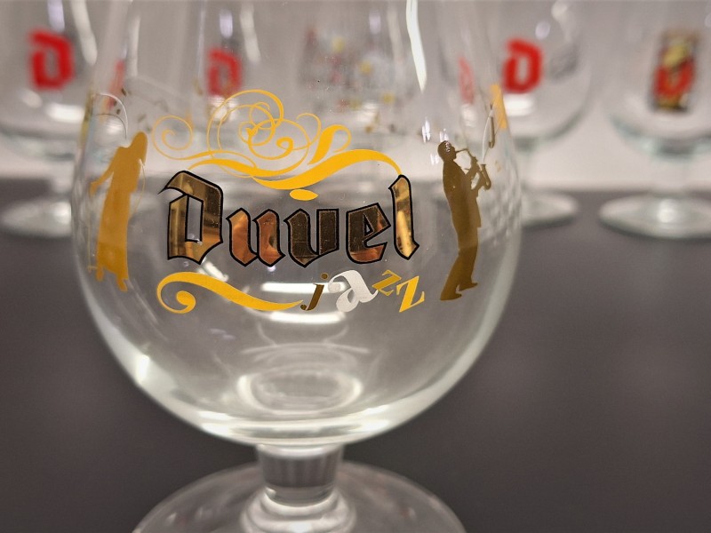 Lot van 13 Duvel art glazen