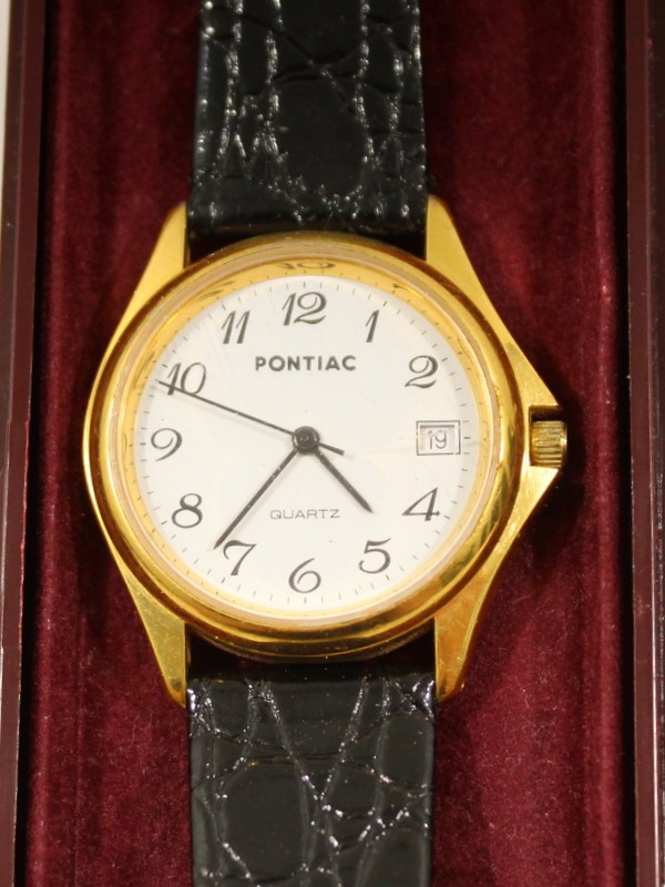 Vergulde Pontiac Horloge