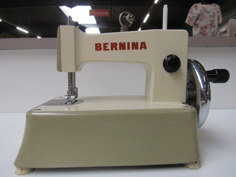 Mini Bernina naaimachine met originele opbergtas