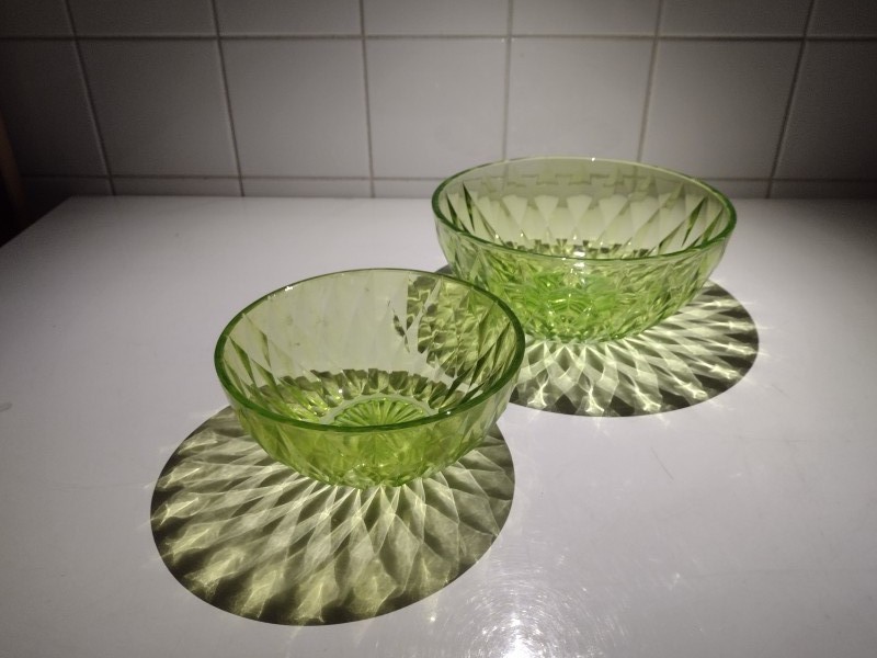 2 groene vintage schalen