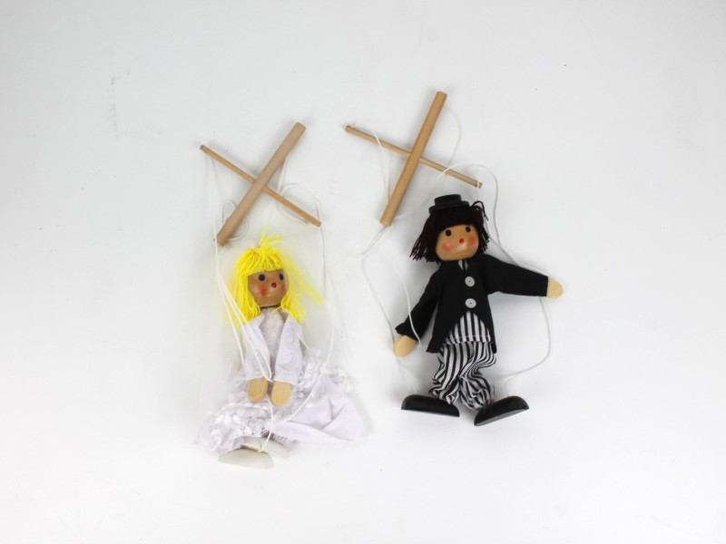 Swingend koppeltje - marionetpopjes