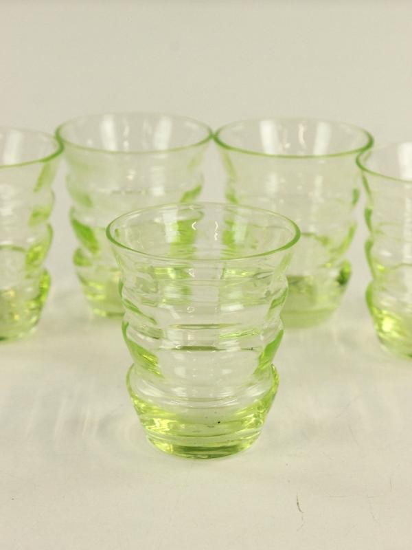 10 glaasjes in uraniumglas
