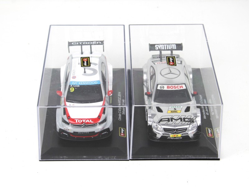 Set van 2 Bburago modelrace-auto's