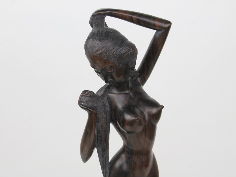 Houten sculptuur - Balinese vrouw