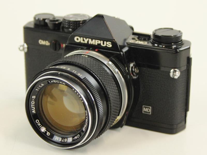 Vintage Olympus OM-2 spiegelreflexcamera met extra lenzen in draagtas