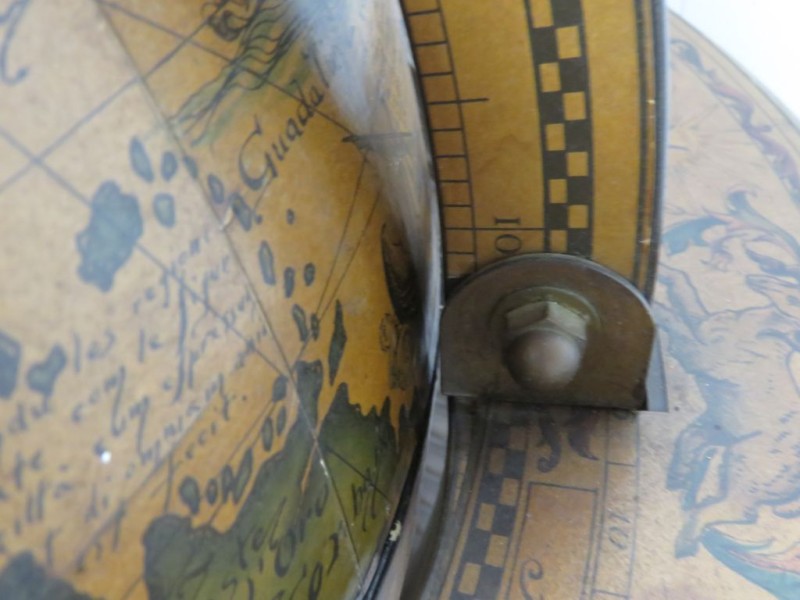 Vintage bar Globe