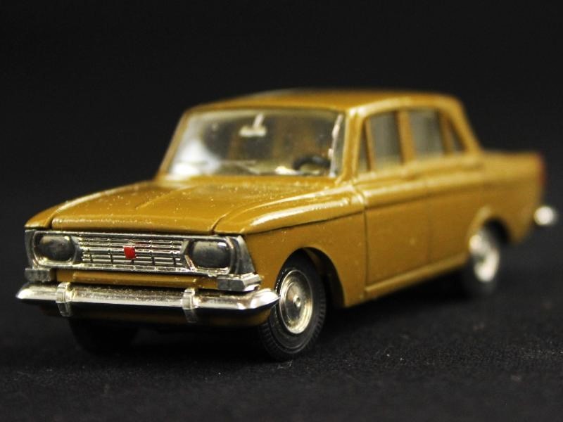 2 vintage Moskvitch 412 (A2) modelwagens in ovp