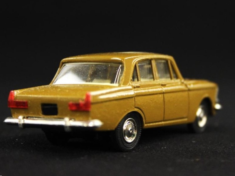 2 vintage Moskvitch 412 (A2) modelwagens in ovp