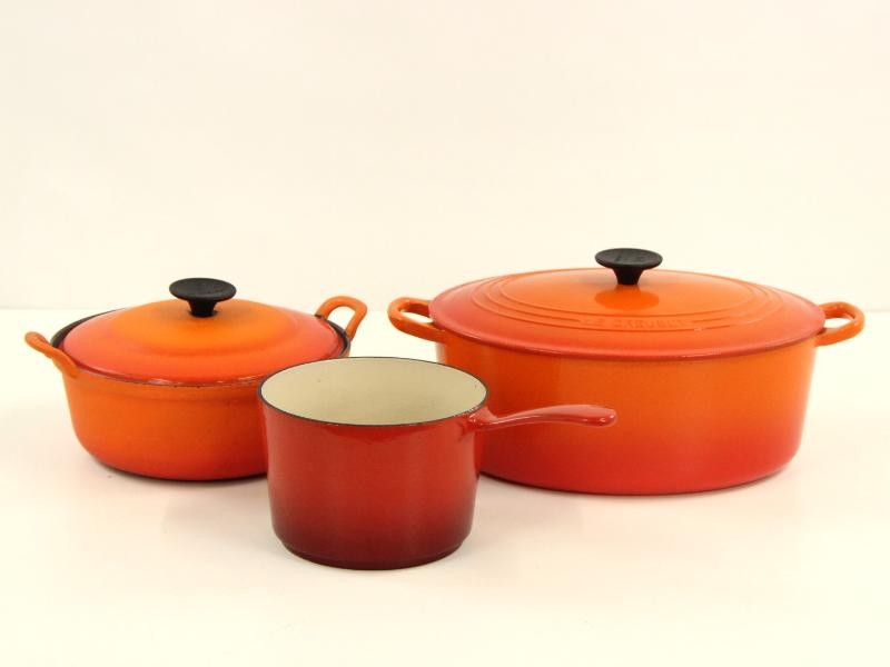 Set van 3 kookpotten: 2 met deksel en 1 steelpan door Le Creuset