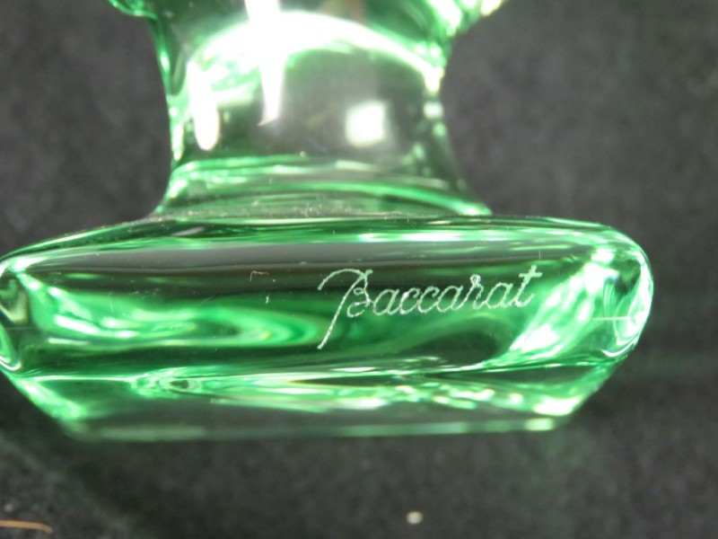 Een groene Baccarat kristallen vlinder