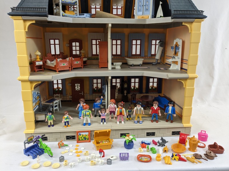 Playmobil Herenhuis [5301] ingericht met sets [ 5318, 5319, 5327 en 5328]