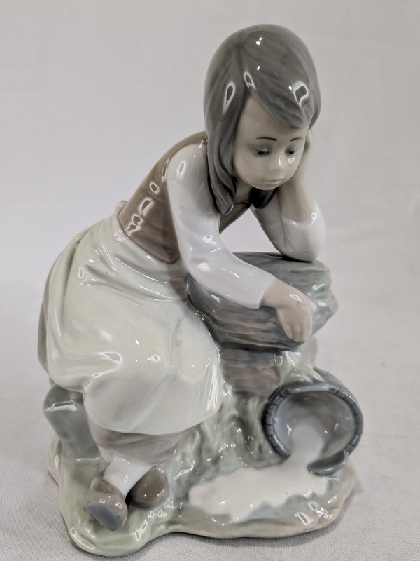 NAO by LLADRO 'Figura Lechera Triste'