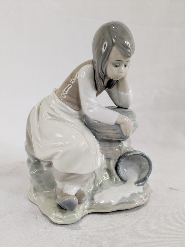 NAO by LLADRO 'Figura Lechera Triste'