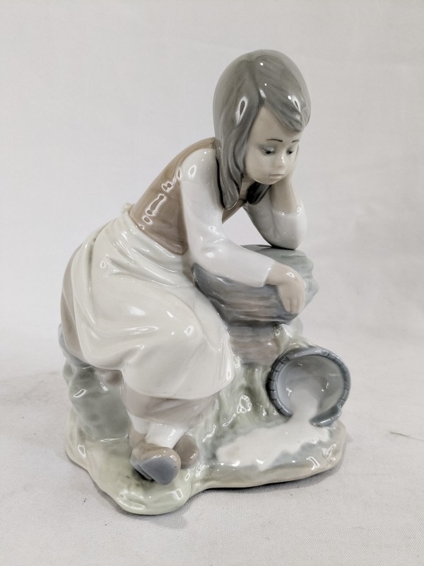 NAO by LLADRO 'Figura Lechera Triste'