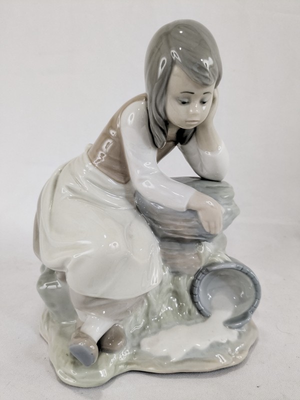 NAO by LLADRO 'Figura Lechera Triste'