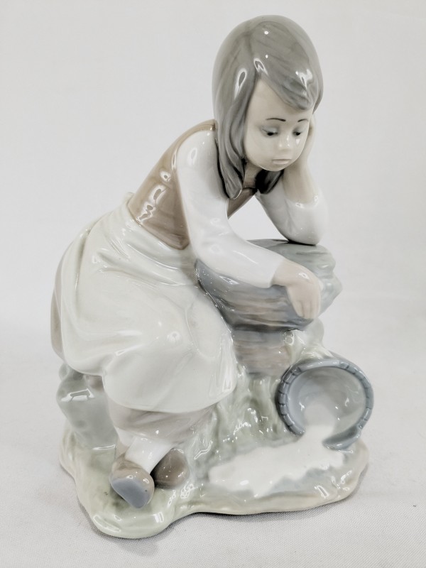 NAO by LLADRO 'Figura Lechera Triste'