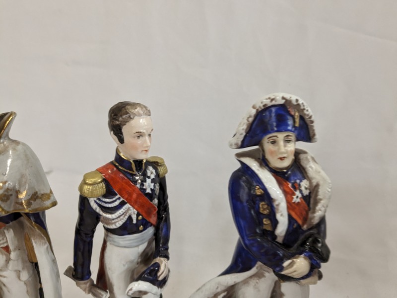 Napoleontische officieren van veelkleurig porselein. [12St.]