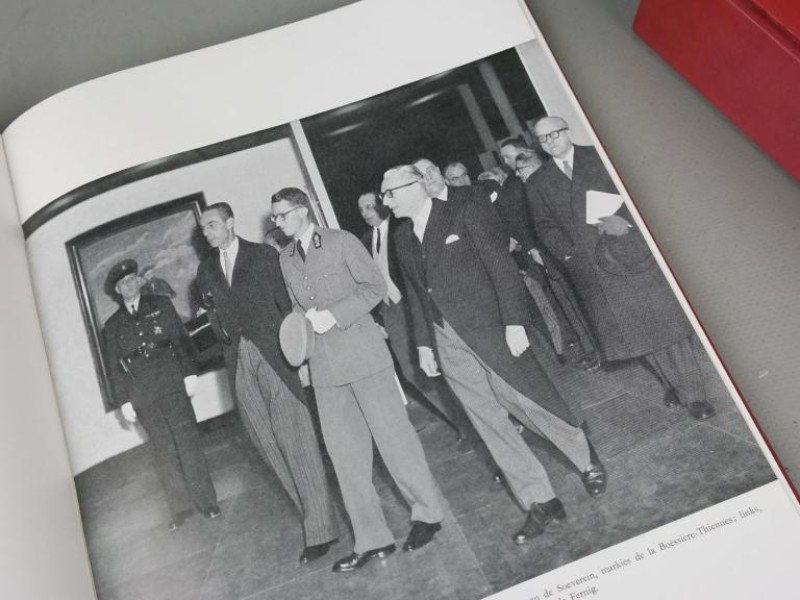 Twee van acht boeken over de wereldtentoonstelling in Brussel 1958