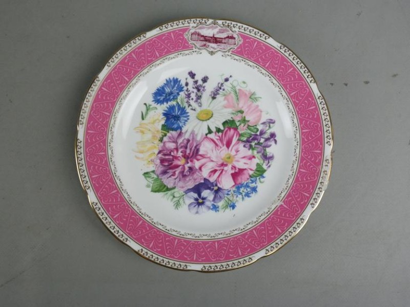 Sierbord van Wedgwood porselein 1987