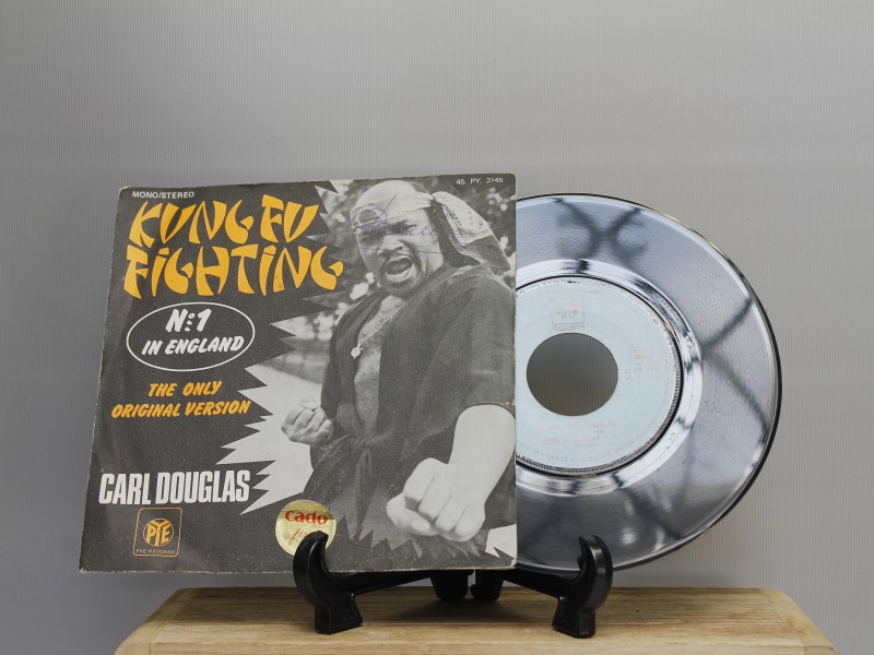 Vinyl 45- "KUNG FU FIGHTING" (Art. 859)