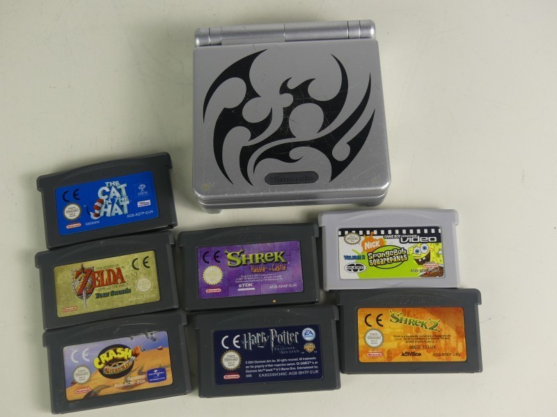 Gameboy Advance SP - Tribal Edition & games