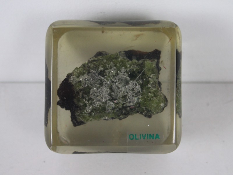 Mineraal - Olivijn in Resin