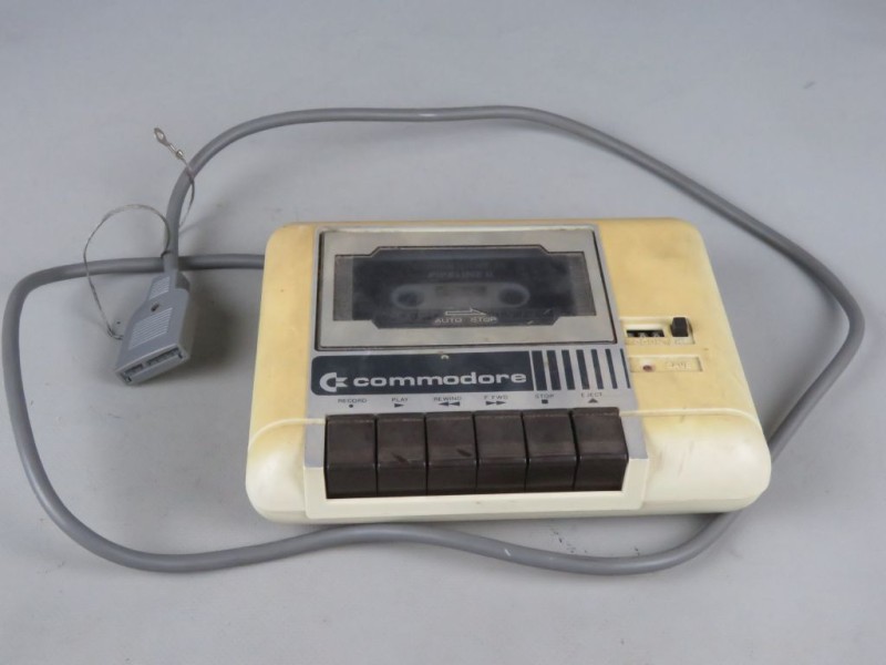 Commodore datasette + Pipeline II spel