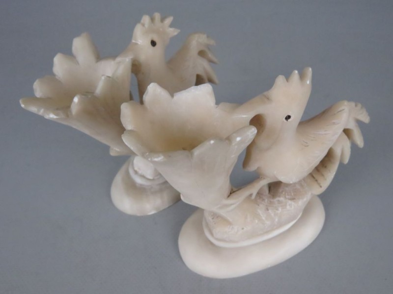 Alabaster haantjes