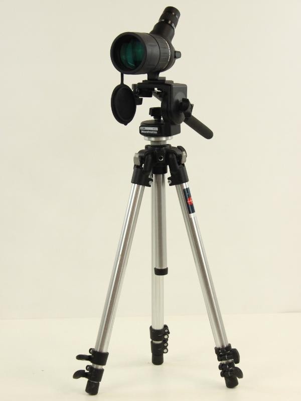 Spotting scope 'Praktica 15-45x60mm' op Manfrotto-statief