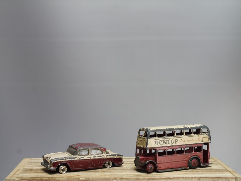 "Dinky Toys"- Lot antieke voertuigen (Art. 906)