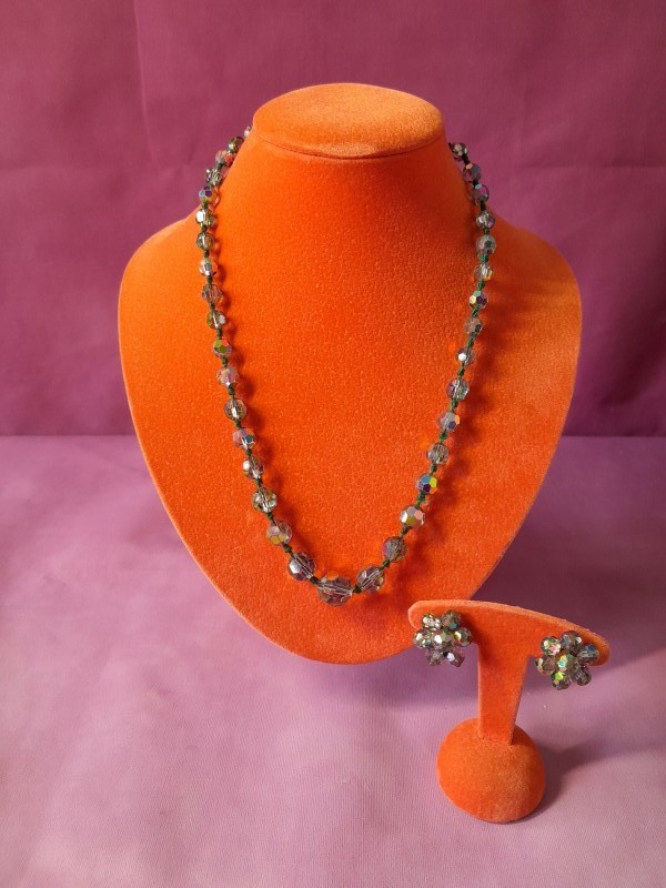 Vintage halsketting met kralen en knijpoorbellen