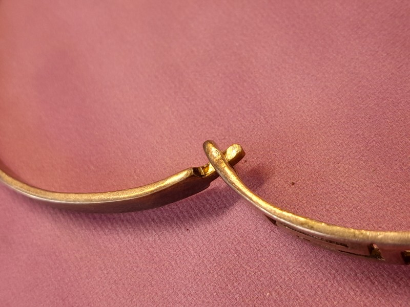 Vintage sterling zilveren scharnierarmband met een Grieks sleutelmotief