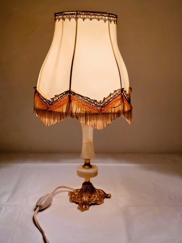 kleine lamp met natuursteen