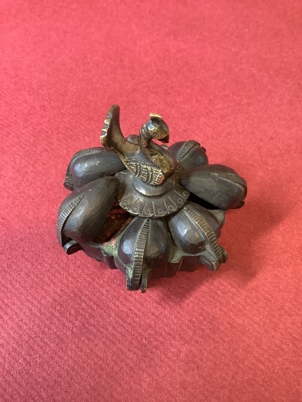 Een bronzen "kumkumdoosje" uit India.