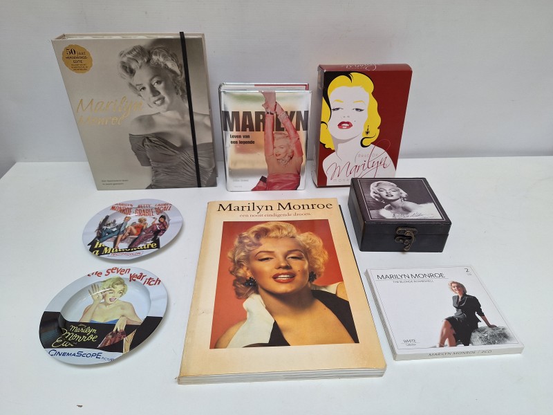 Set Marilyn Monroe items