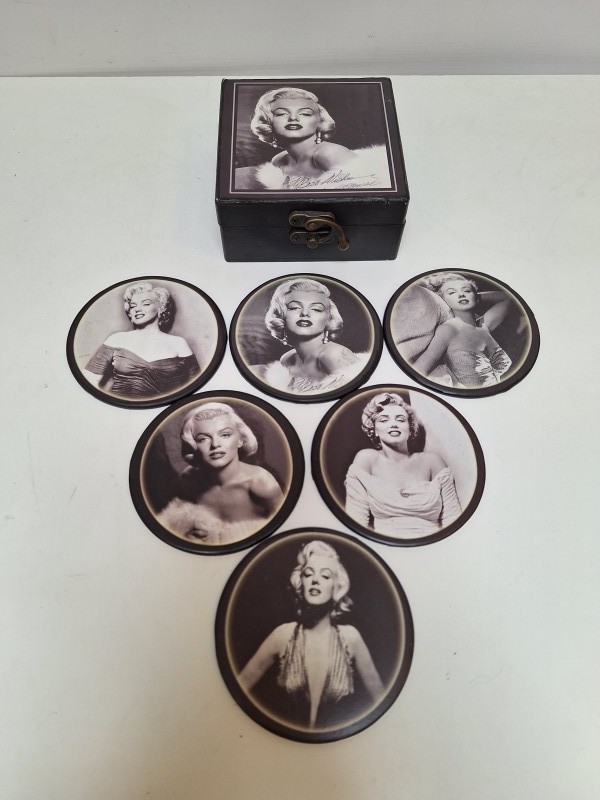 Set Marilyn Monroe items