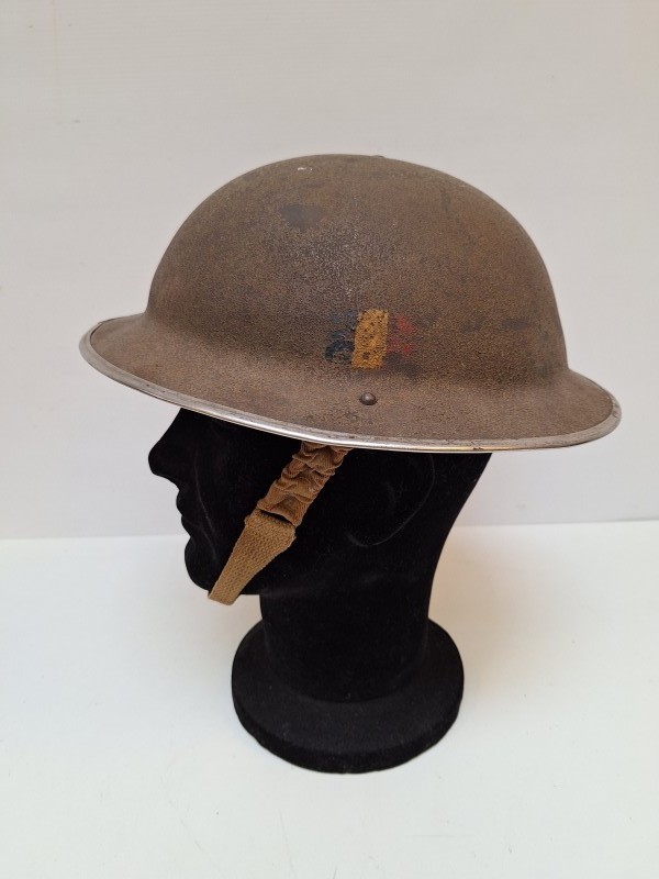 Oude militaire helm -  Belgische leger