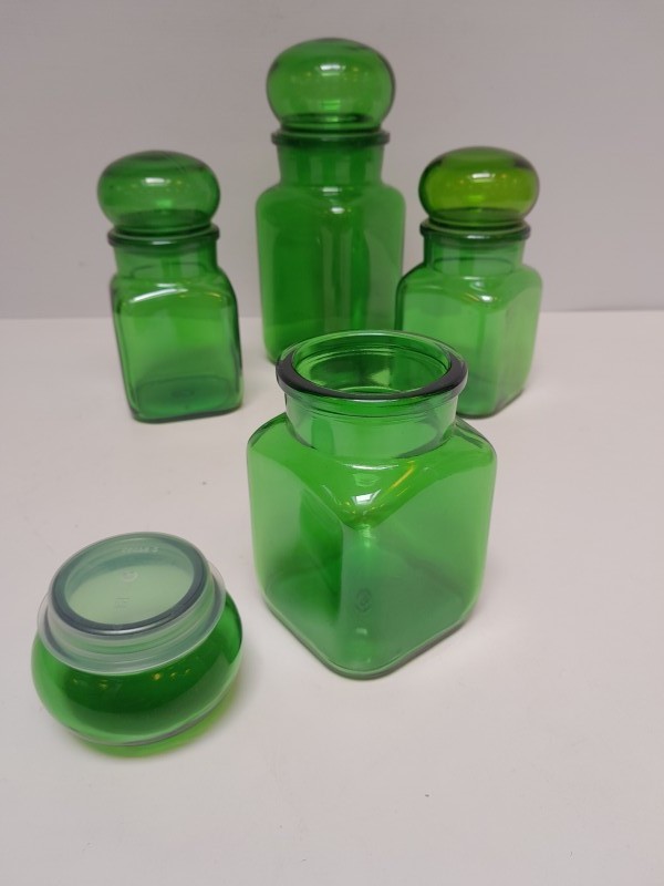 4 vintage groene glazen apotheekpotten