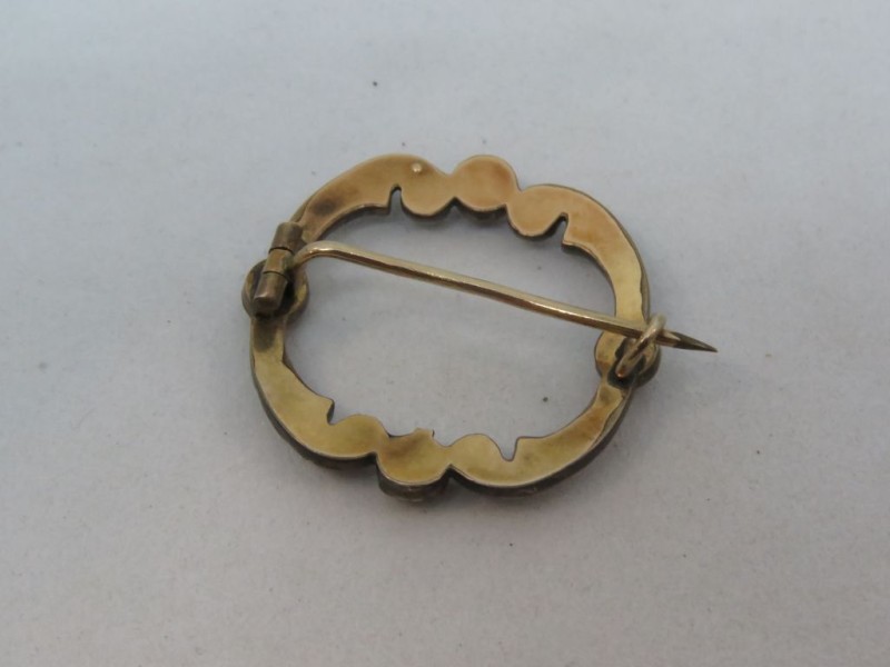 Art nouveau vergulde broche met robijnen