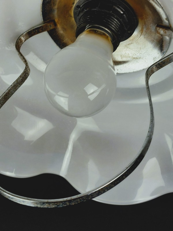 Plafondlamp in melkglas